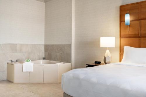 Holiday Inn Hotel & Suites Ocean City an IHG Hotel - image 3