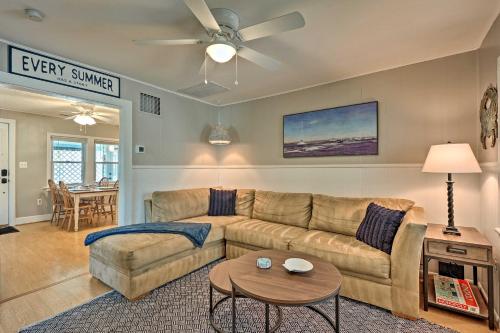 The Blue Crab Cottage - 3 Blocks From The Beach! - image 2