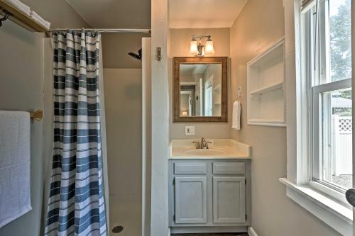 The Blue Crab Cottage - 3 Blocks From The Beach! - image 6