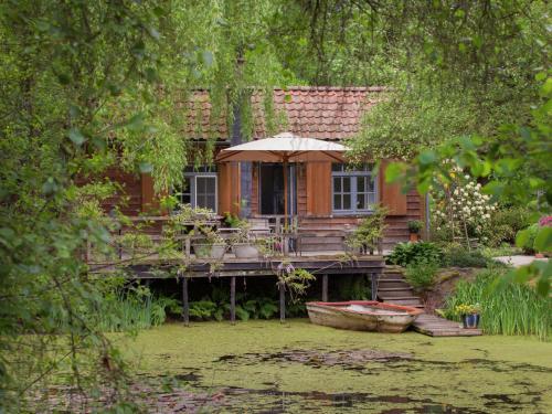 Delightful Chalet in Opglabbeek near Lake