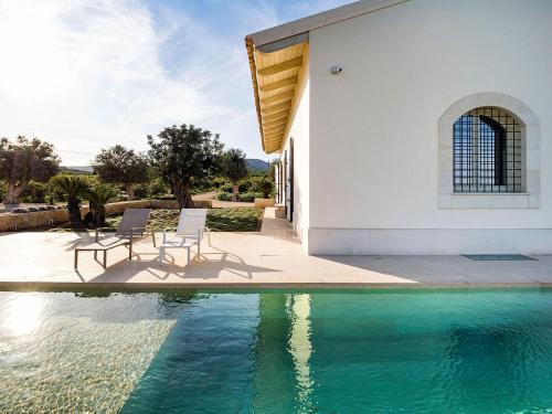 Tranquil Holiday Home in Avola with Private Pool gîte à louer Avola