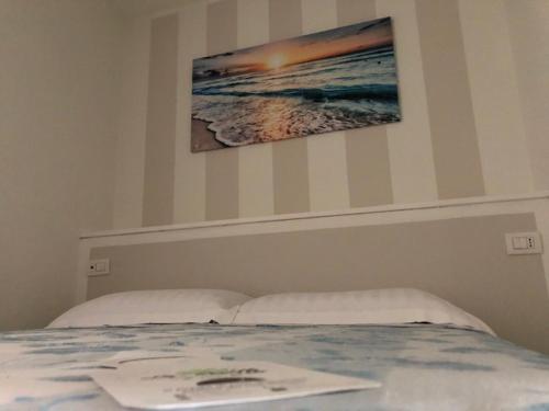 a bed with a picture of a man on it, Hotel La Rosetta Scauri in Minturno