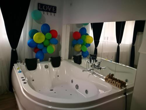 . Iași Jacuzzi Apartment F