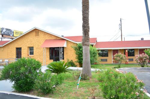 El Camino Motel - image 5