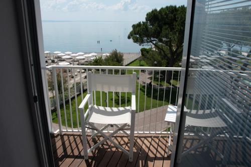 Deluxe Suite with Sea View image 4
