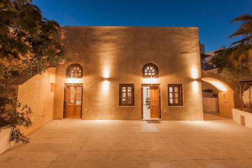 Casasantantonio 18th Century Luxury Mansion - image 2