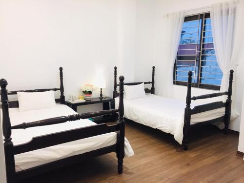 Twin Room with Private Bathroom