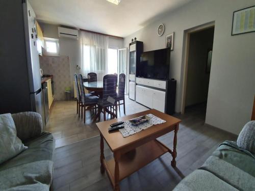Three Bedroom Apartment image 9