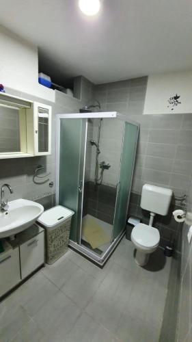 Three Bedroom Apartment image 1