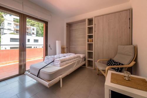 One-Bedroom Apartment image 7