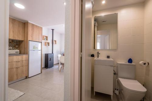 One-Bedroom Apartment image 6