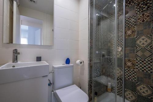 One-Bedroom Apartment image 5