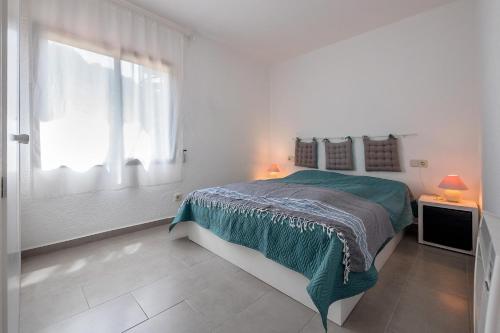 One-Bedroom Apartment image 4