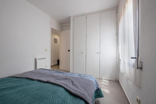 One-Bedroom Apartment image 3