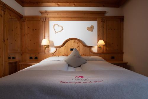Double or Twin Room image 5