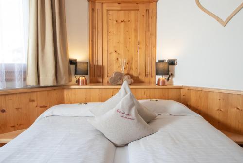 Double or Twin Room image 6