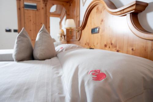 Double or Twin Room image 9