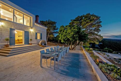 Luxury Villa Castello di Pietra Brač with Heated Pool near Pučišća - Accommodation