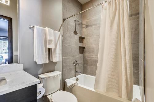 Five Peaks townhouse - image 11