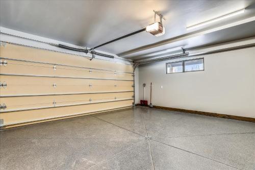 Five Peaks townhouse - main image