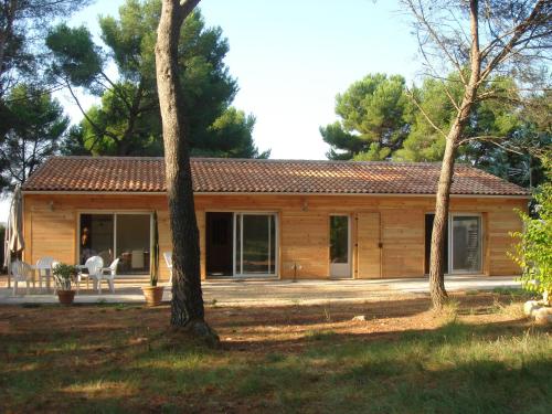 Maison de 2 chambres avec piscine interieure spa et jardin clos a Aix en Provence gîte à louer Puyricard