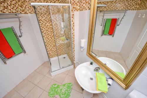Unirii Square Old Town Apartment - image 14