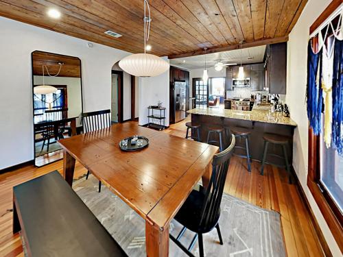 East Austin Bungalow Home Home - image 7