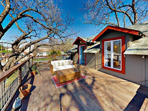 East Austin Bungalow Home Home - main image