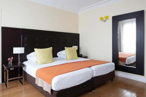 2 twin beds