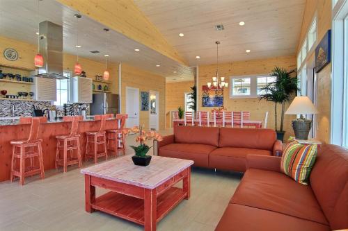Port Aransas Escapes - Gulfwaters Beachfront Resort 101 - image 6