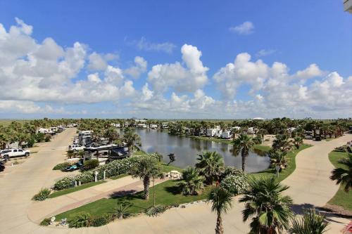 Port Aransas Escapes - Gulfwaters Beachfront Resort 101 - image 9