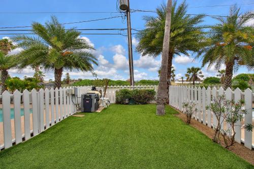 Port Aransas Escapes - Beach Club Clubhouse 3 - image 11