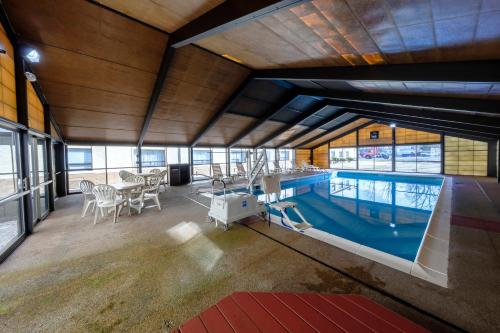 مسبح, Red Roof Inn & Suites Newburgh – Stewart Airport/ West Point in نيوبورجه