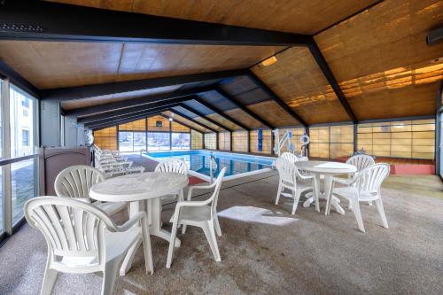 泳池, 紅屋頂酒店及套房-紐堡-斯圖爾特機場/西點 (Red Roof Inn & Suites Newburgh – Stewart Airport/ West Point) in 紐堡