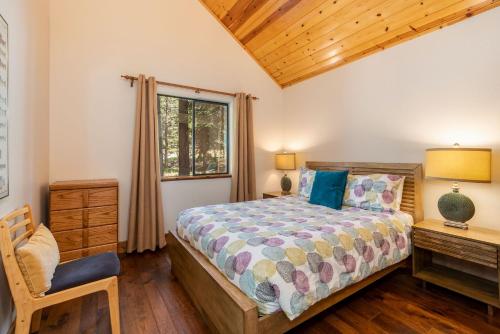 Creekside Cabin on St Bernard by Tahoe Mountain Properties - image 10