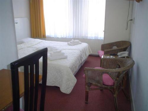 Staten Hotel – The Hague, WV
