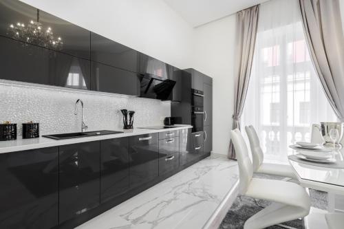 Király 35 Luxury Apartment - image 9