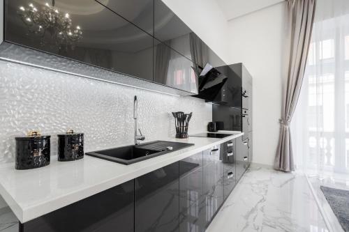 Király 35 Luxury Apartment - image 3
