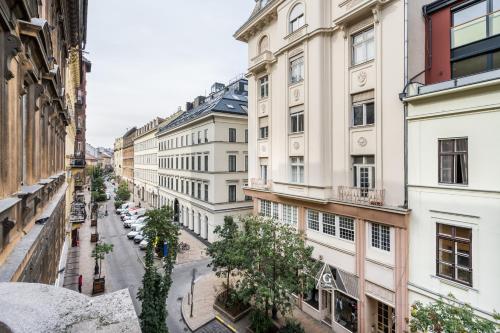 Király 35 Luxury Apartment - image 12