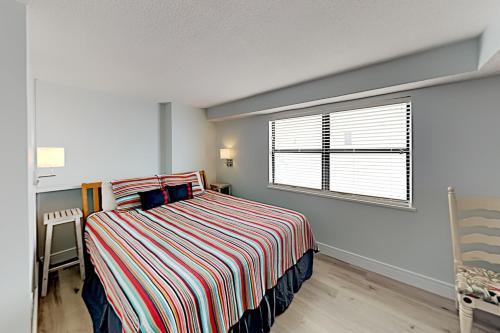 Beachfront Bliss at Stylish Gem - Pool Epic Views condo - image 10