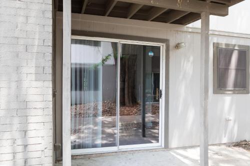 WanderJaunt - Apts East Riverside - image 4