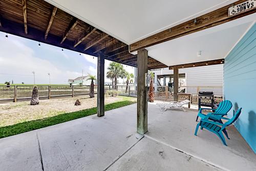 Bay-View Delight - Walk to Beach Pier & Dining home - main image