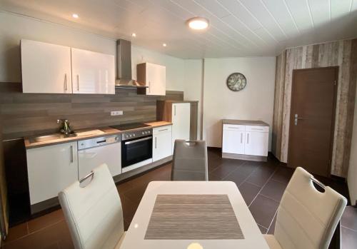 virtuve, Ferienwohnung am Kirchberg in Hatzenport