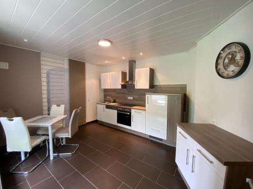 virtuve, Ferienwohnung am Kirchberg in Hatzenport