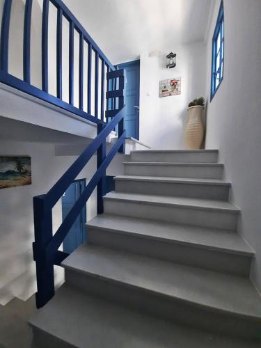 BLUE IN NAXOS – Naxos City, UT