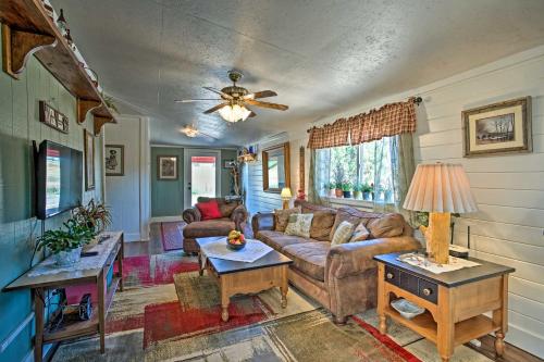Cozy Blanding Cottage Near Town and State Parks - image 2