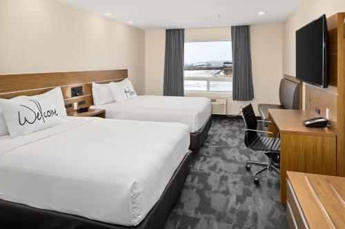 Home Inn & Suites - Swift Current Set in a prime location of Swift Current No 137 (SK), Home Inn & Suites - Swift Current puts everything the city has to offer just outside your doorstep. The property features a wide range of faciliti