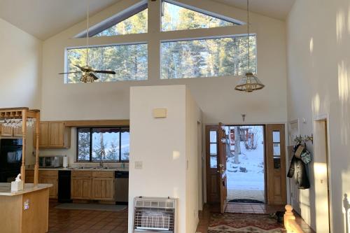 Lions Head Chalet home - image 2