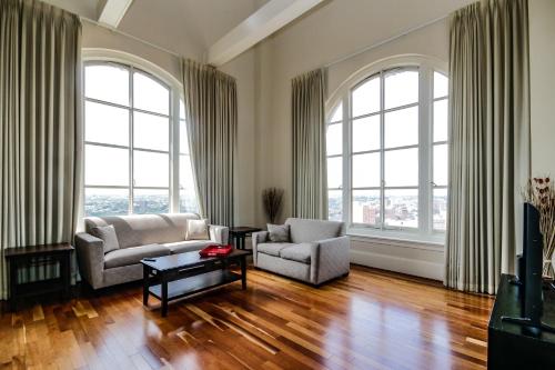 Chase Penthouse at 39 west Baltimore Inner Harbor Convention center free indoor parking one and two bedrooms in Baltimore, USA