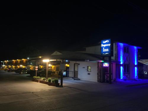 Regency Inn Lakeport - image 3